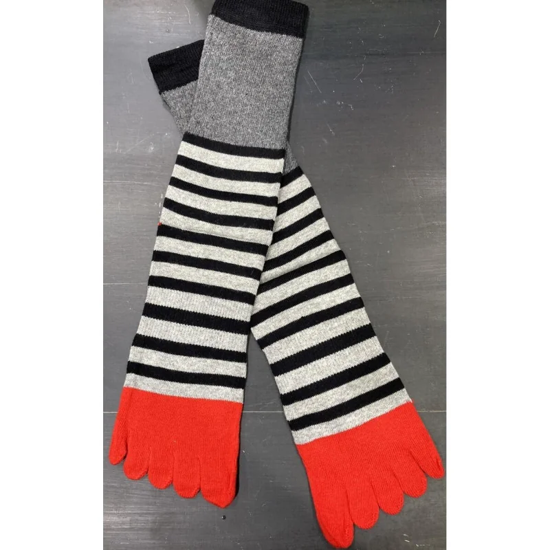 Les Petits Caprices Chaussettes 5 Doigts Multi Rayures Noires Grises 2 Les Petits Caprices Chaussettes 5 Doigts Multi Rayures Noires Grises – Image 2