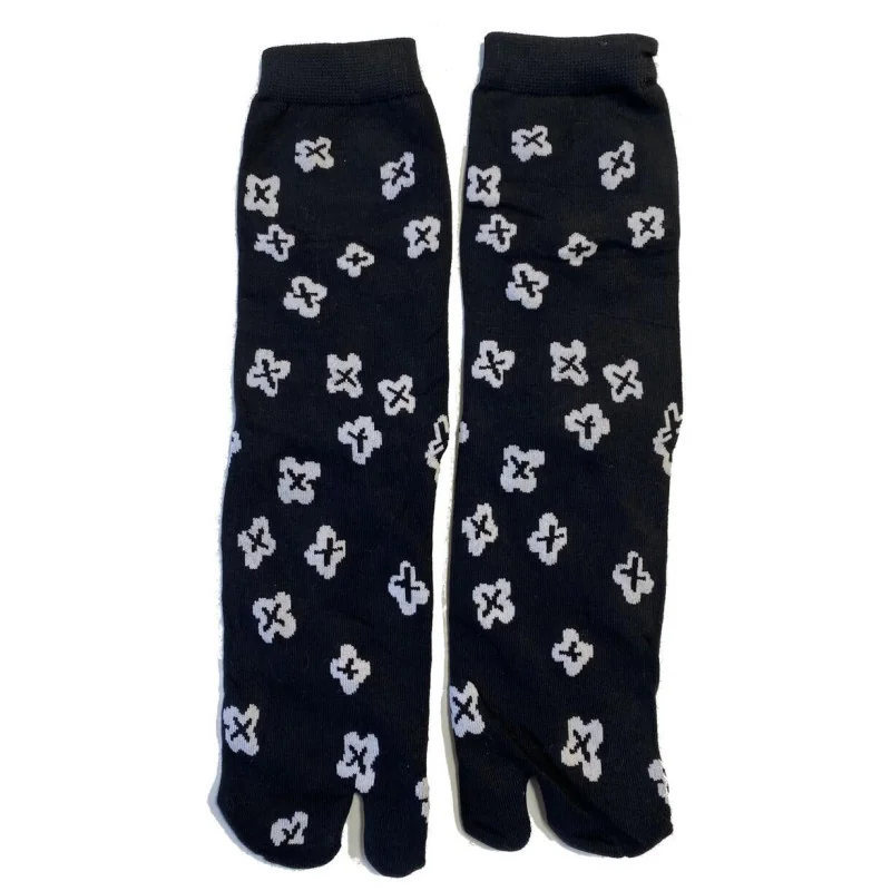 Les Petits Caprices Chaussettes Japonaises Noires Trèfles 2 Les Petits Caprices Chaussettes Japonaises Noires Trèfles – Image 2
