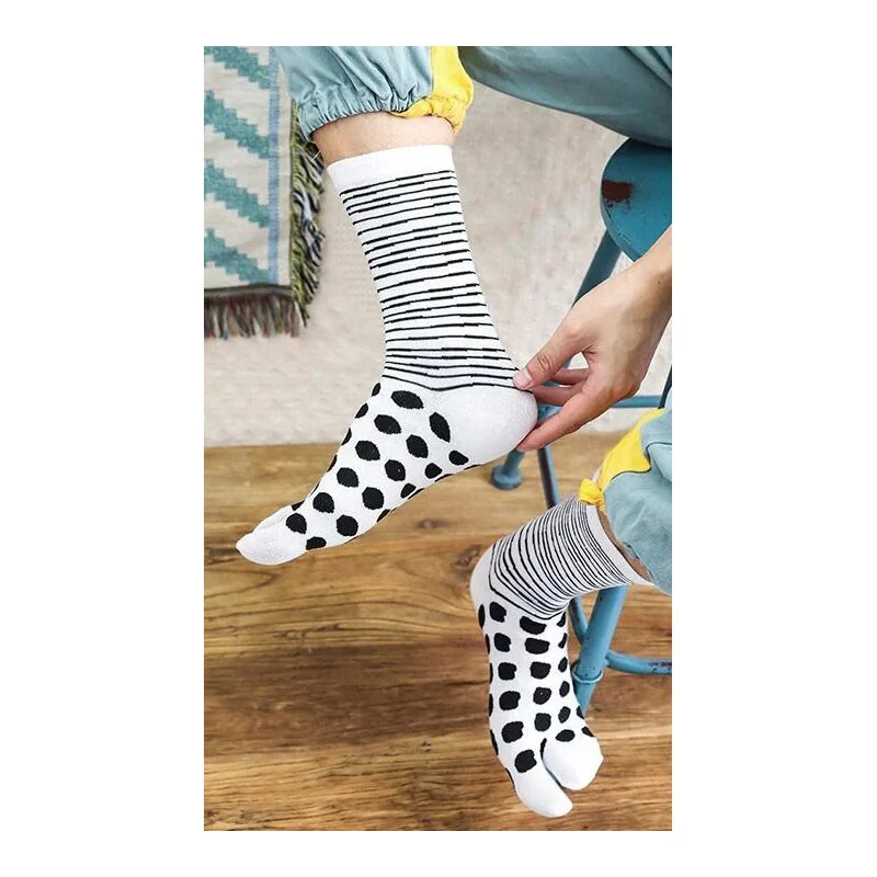 Les Petits Caprices Chaussettes Tabis Coton Pois Et Rayures Blanches 2 Les Petits Caprices Chaussettes Tabis Coton Pois Et Rayures Blanches – Image 2