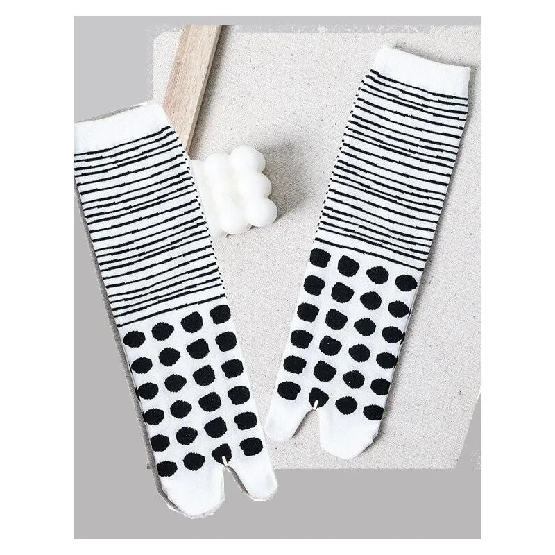 Les Petits Caprices Chaussettes Tabis Coton Pois Et Rayures Blanches 3 Les Petits Caprices Chaussettes Tabis Coton Pois Et Rayures Blanches – Image 3