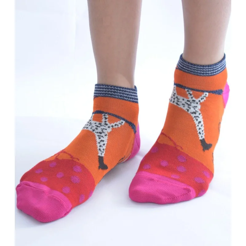 Berthe Aux Grands Pieds Socquettes Girafes Et Baobabs Berthe 2 Berthe Aux Grands Pieds Socquettes Girafes Et Baobabs Berthe – Image 2